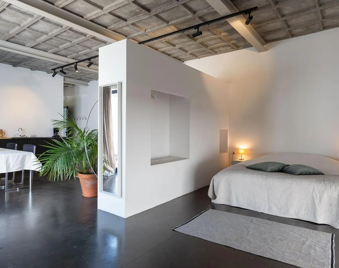 Apartment Loft Van 90 M² Met Grote Binnentuin. Antwerp Belgium